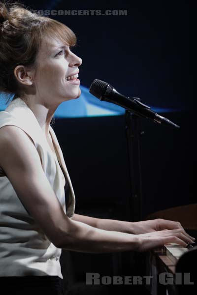 EMILY LOIZEAU - 2006-03-17 - PARIS - La Comedia - 